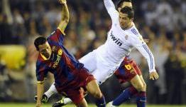 Barcelona confirm Adriano will be out for at least four weeks with injury