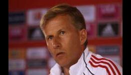 Bayern Munich’s Andries Jonker: We’re taking Eintracht Frankfurt very seriously