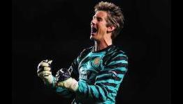 Ferguson reveals United were inspired by Edwin van der Sar half-time team talk against Everton
