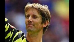 Manchester United’s Edwin van der Sar offered Ajax coaching role – but could take a year off first