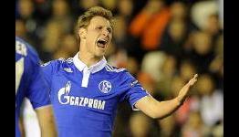 Schalke’s Benedikt Howedes relishing Manchester United test