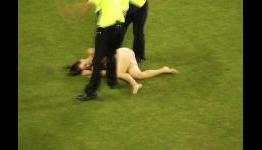 DTotD: Reina, Skrtel and Lucas take down a naked man