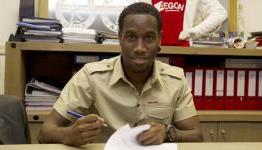 Vurnon Anita signs new Ajax deal until 2014