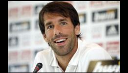 Official: Ruud van Nistelrooy joins Malaga on one-year deal