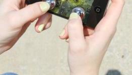 IGN iPhone/iPod Tech: Joystick-It Analog Sticks