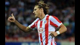 Diego Forlan vows to see out contract with Atletico Madrid