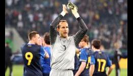 Australia’s Holger Osieck names 18-man squad for friendly against Wales