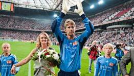 Highlights: Van der Sar Testimonial – 03/08/2011