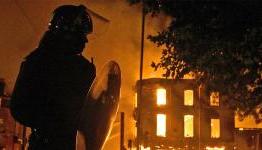 London Riots Fallout: UK Government May Block Twitter, Facebook in Future
