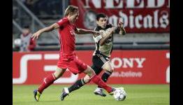 Highlights: Twente 2-2 Benfica (UEFA Champions League Play-offs, 1st Leg – 16/08/2011)