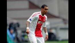 Chelsea agree deal for van der Wiel