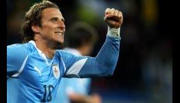 ‘Filling Samuel Eto’o’s boots is not a problem’ – Diego Forlan ready to impress at Inter