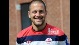Video: Joe Cole Sings “Maybe It’s Because I’m a Londoner” to Lille Teammates