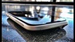 HTC Amaze Looking Sexy For The Camera With Its 4.3-Inch qHD Display