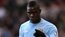 Mario Balotelli sets house on fire with fireworks