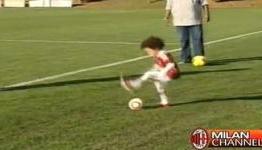 Too Cute: Robinho’s son shows off his awesome step-over skills at AC Milan