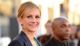 Julia Roberts to Produce, Star in Workplace Comedy ‘Second Act’