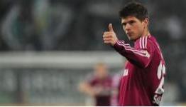 Huntelaar plays down United link