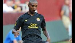 Eric Abidal signs new contract with Barcelona until 2013 with option for a further two years
