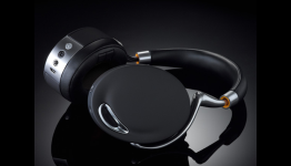 PS3 Wireless Headset Allows You To Control Music With Hand Gestures