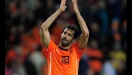 Former Manchester United striker Ruud van Nistelrooy announces retirement
