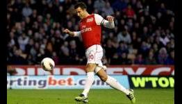 Van Persie agent admits to Manchester City  meeting
